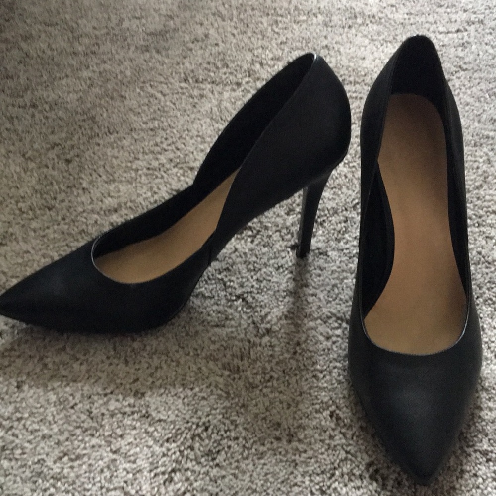 Charles By Charles David Black Pumps